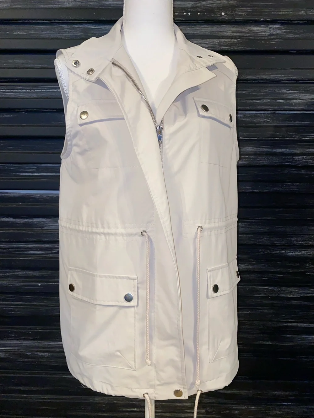 Entro Women’s Utility Vest Size Small White NWT Cargo Pockets Drawstring Zip